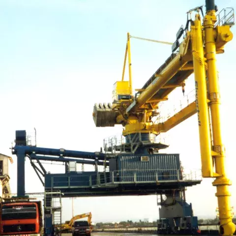 Yellow Siwertell Ship unloader for coal, Indonesia