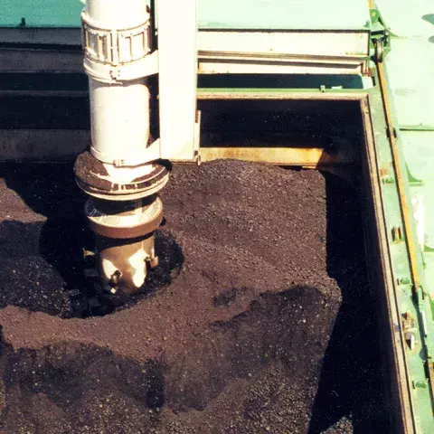 Siwertell Ship unloader in operation