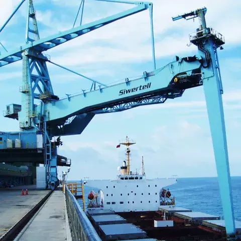 Siwertell Ship unloader in operation
