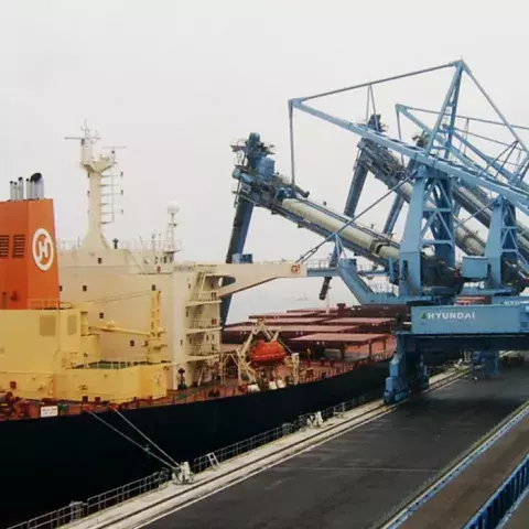 Blue Siwertell Ship unloader in operation
