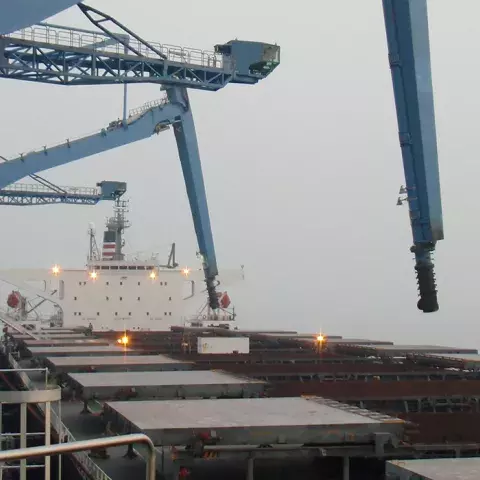 Blue Siwertell Ship unloader in operation