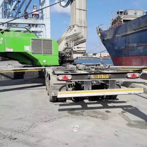Siwertell road-mobile unloader in Israel
