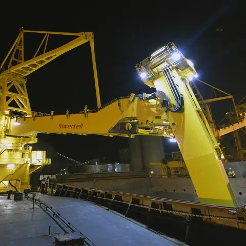 Siwertell ship unloader in operation, Taiwan