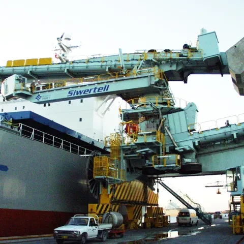 Siwertell ship unloader