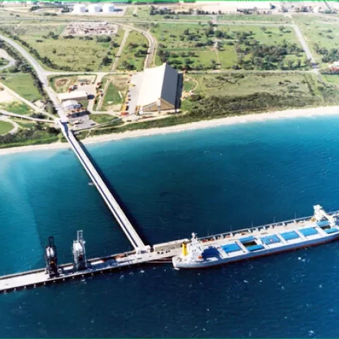 Siwertell ship unloader