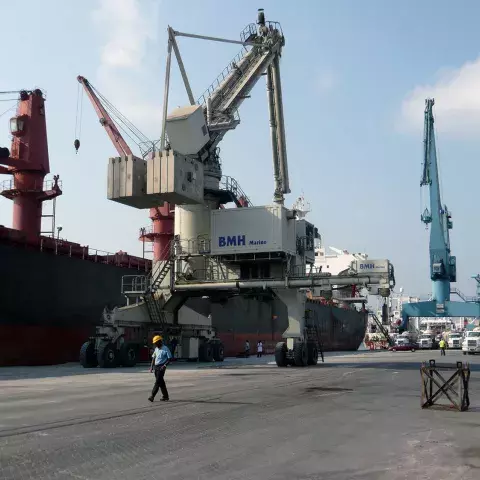 Siwertell ship unloader for cement, Nigeria