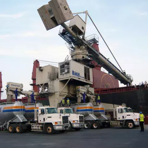 Siwertell ship unloader for cement, Nigeria