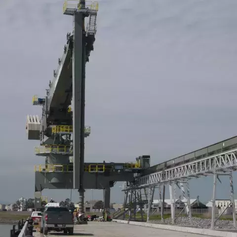 Siwertell cement ship unloader in USA