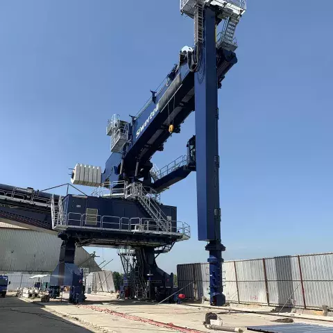 Siwertell ship unloader