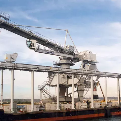 Siwretell ship unloader with conveyors