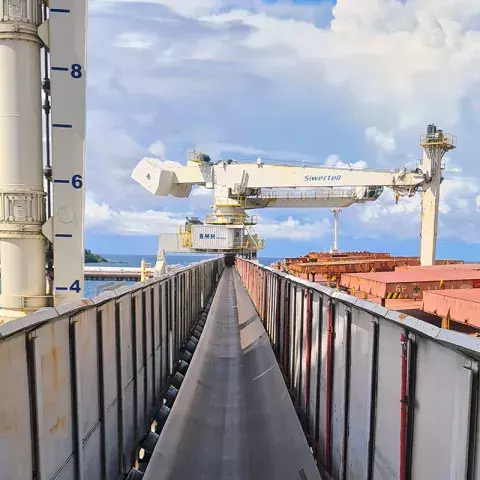 Siwertell ship unloader