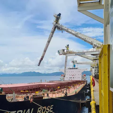 Siwertell ship unloader