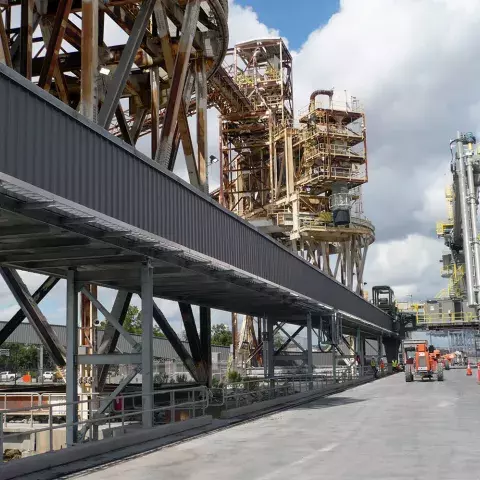 Siwertell ship unloader