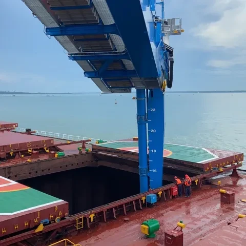 Siwertell ship unloader