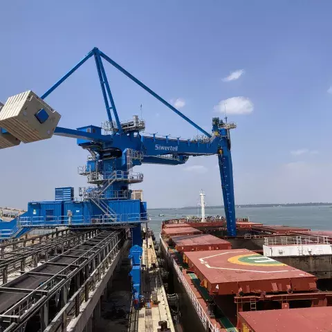 Siwertell ship unloader