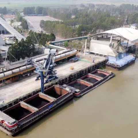 Siwertell ship unloader