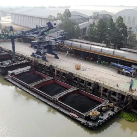 Siwertell ship unloader