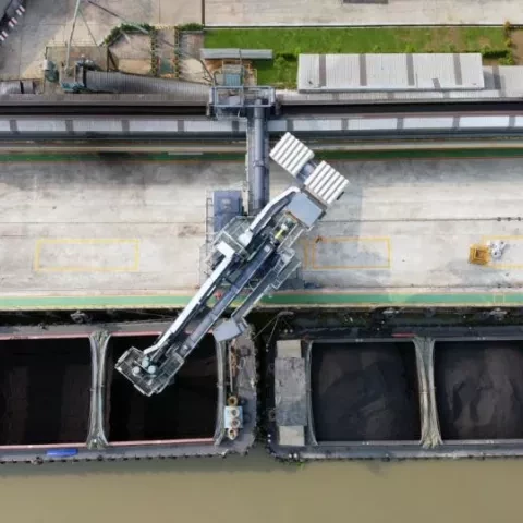 Siwertell ship  unloader