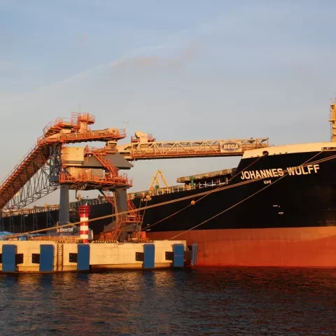 Siwertell grain ship loader
