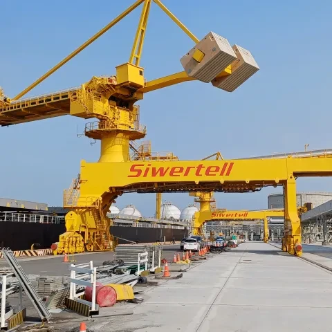 Siwertell ship unloader, unloading salt