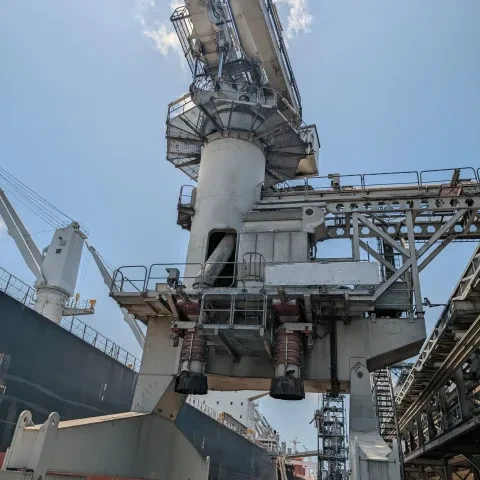 Siwertell ship unloader