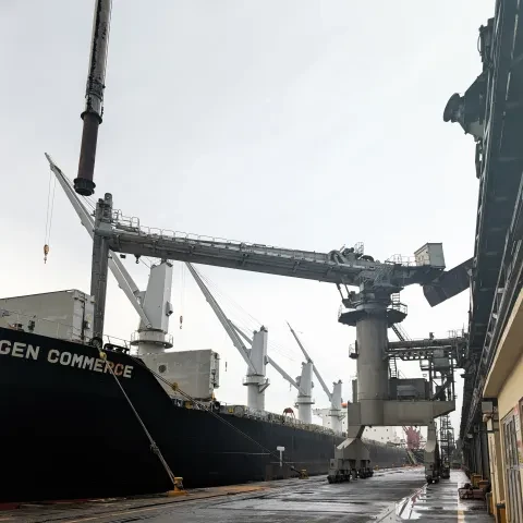 Siwertell ship unloader