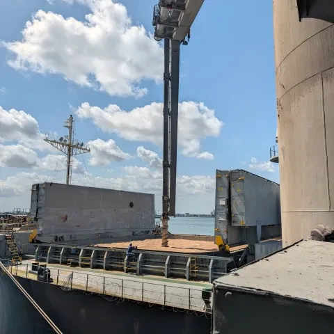 Siwertell ship unloader