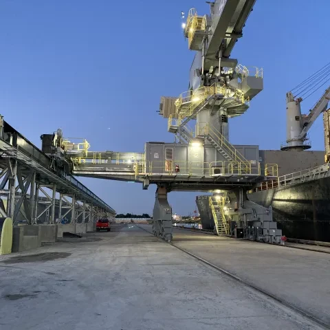 Siwertell ship unloader unloading salt