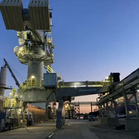 Siwertell ship unloader