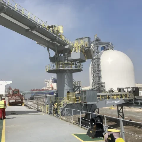 Siwertell ship unloader