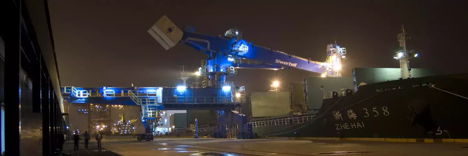 Siwertell ship unloader in night time operation
