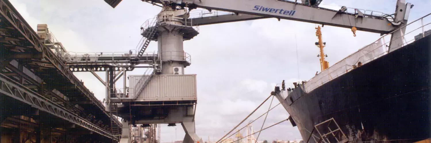 Siwertell ship unloader