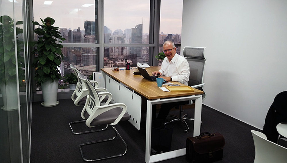 Siwertell Director sitting in the chair in the new office in Shanghai