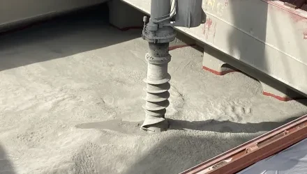 Unloading cement with a Siwertell ship unloader