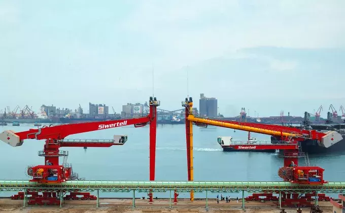 Red Siwertell Ship unloader for grain, China 