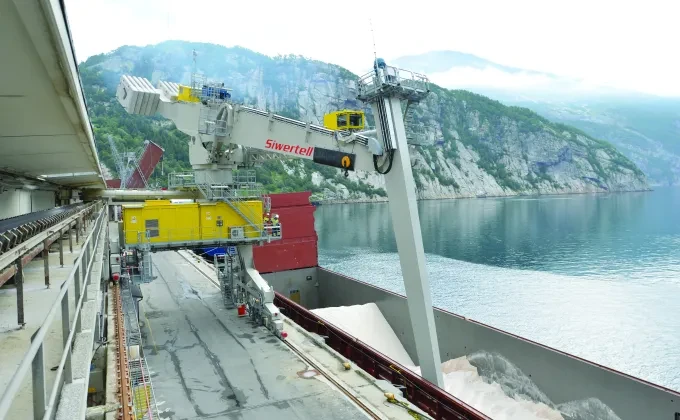 Siwertell ship unloader