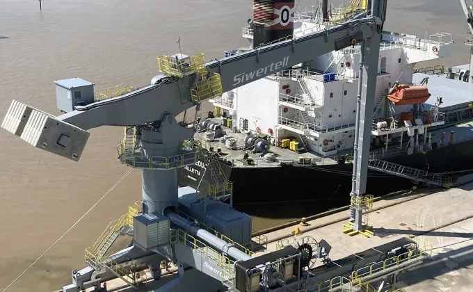 Siwertell ship unloader