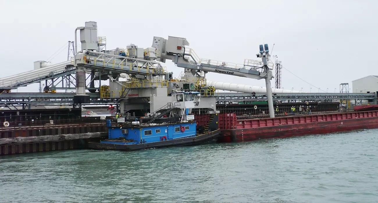 White Siwertell ship loader in operation