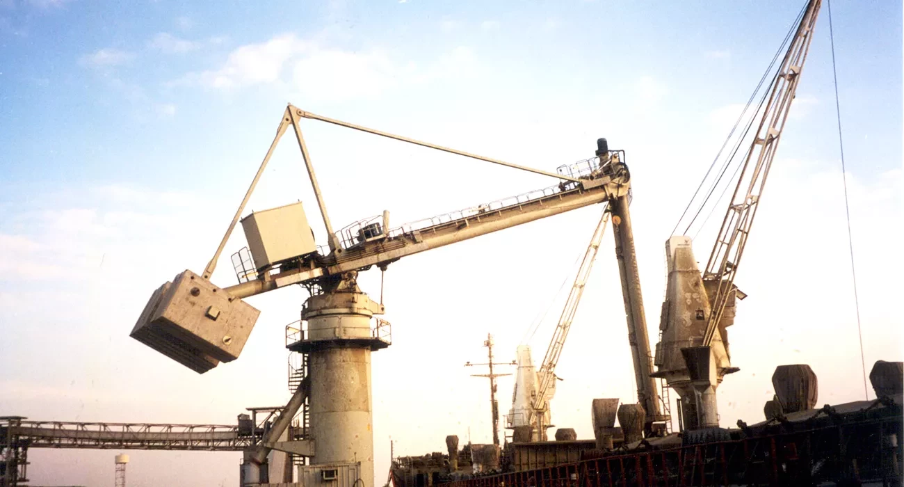 Siwertell Ship unloader for cement, Egypt