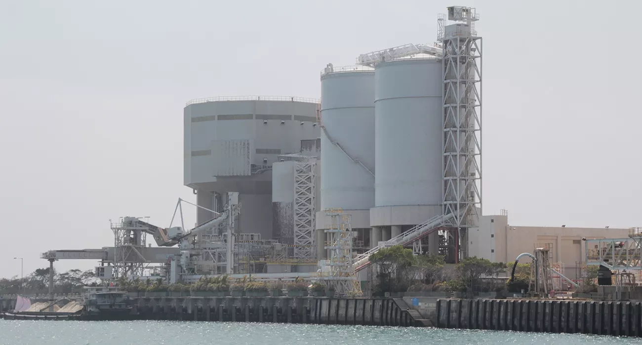 Siwertell Ship unloader for limestone, Hong Kong