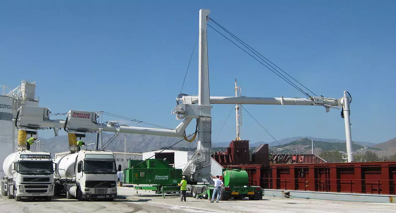 Siwertell road-mobile unloader in operation