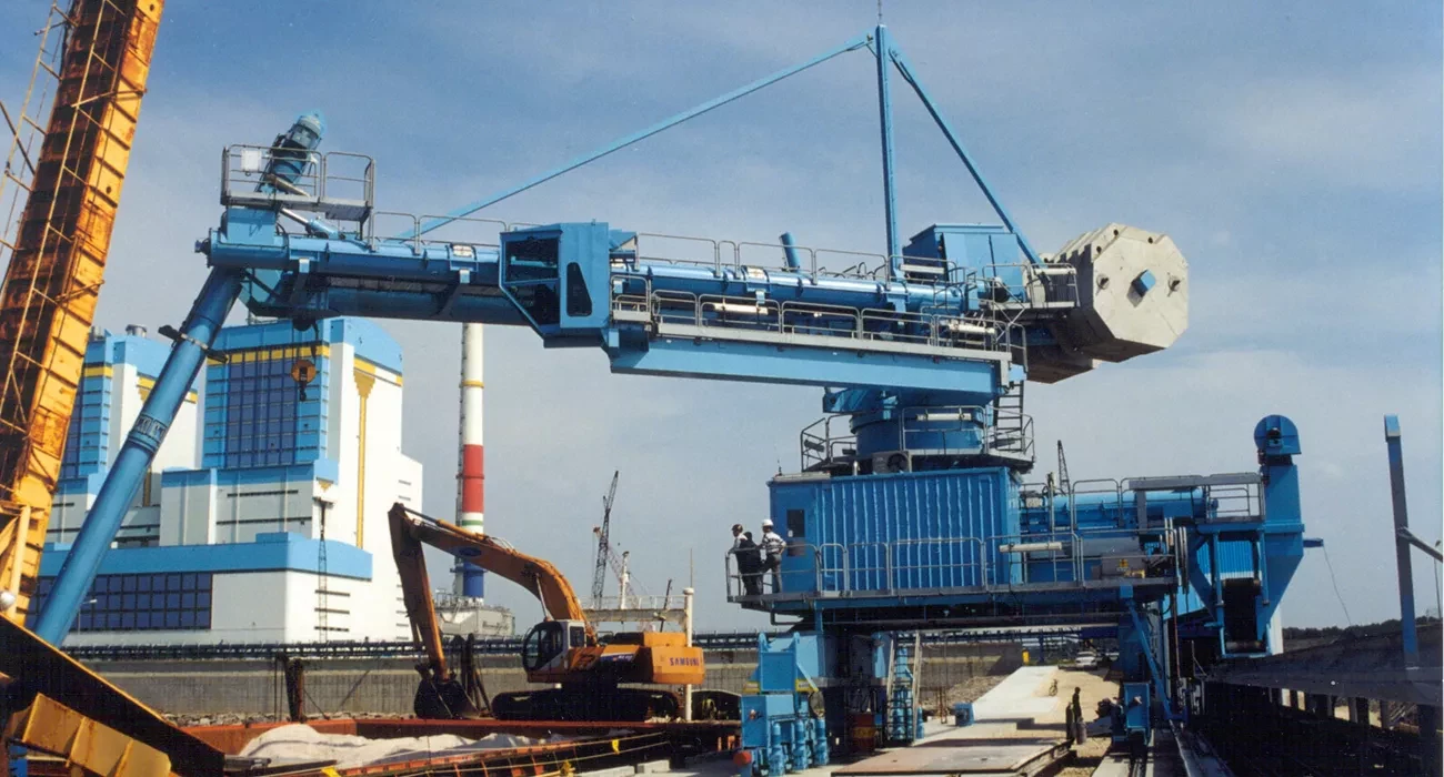 Blue Siwertell Ship unloader for limestone, South Korea