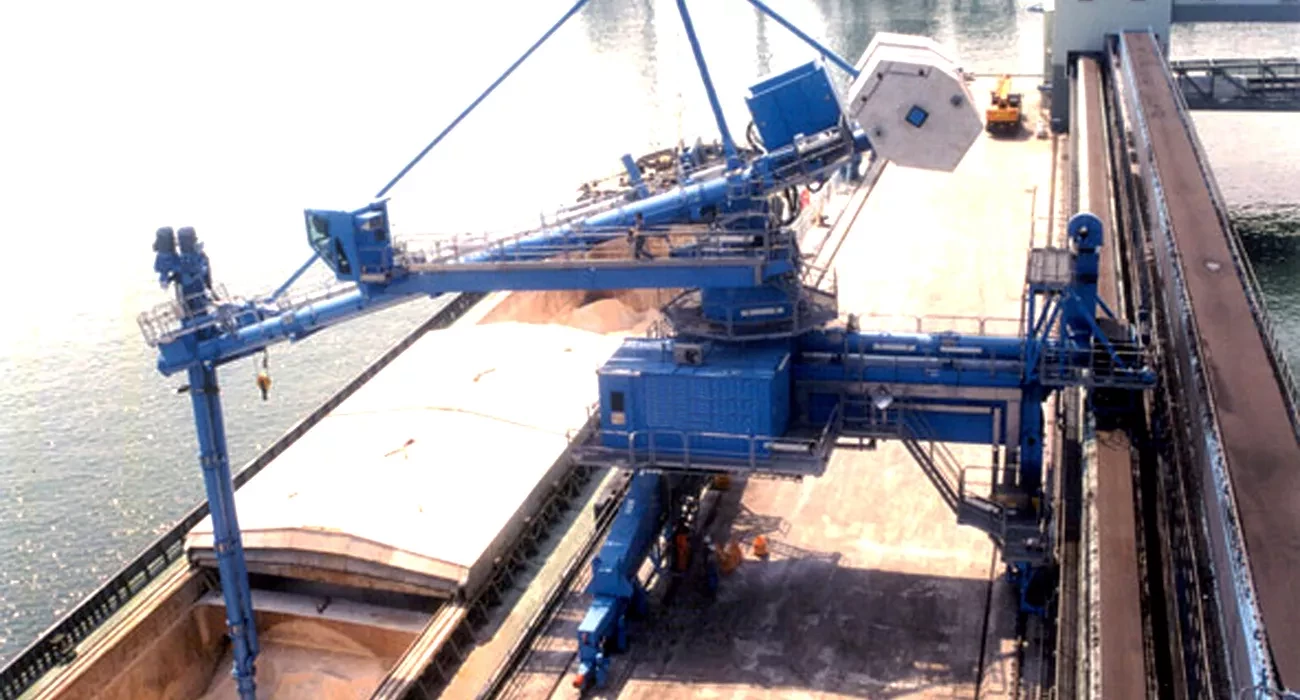 Blue Siwertell Ship unloader in operation