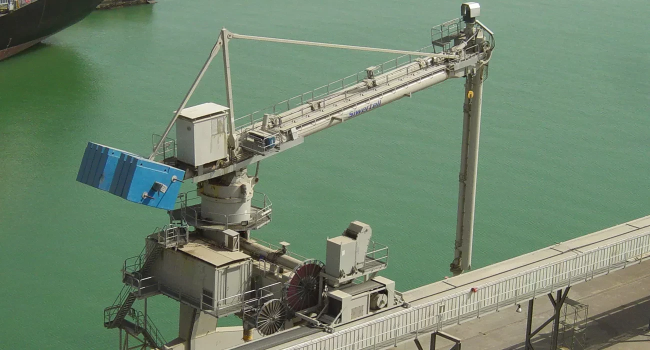 White Siwertell Ship unloader for cement, Kuwait