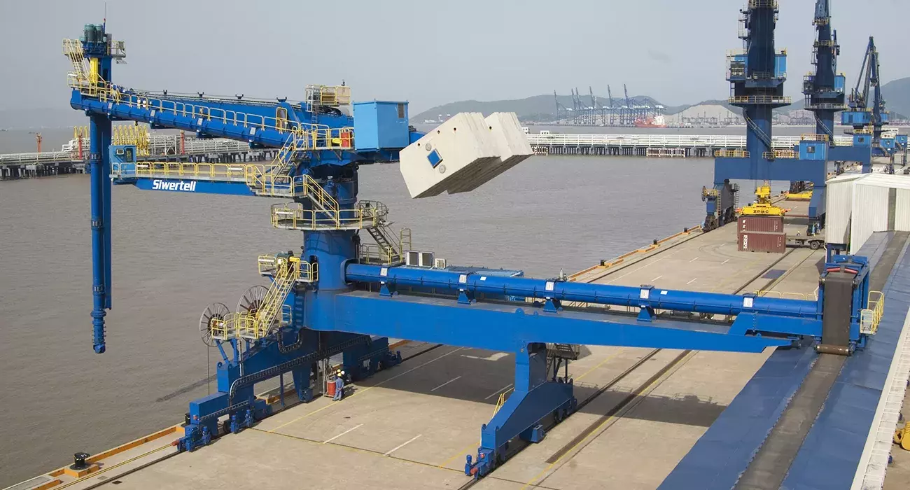 Blue Siwertell Ship unloader for coal, China