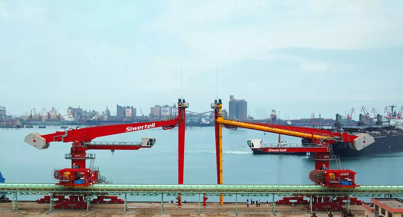 Red Siwertell Ship unloader for grain, China
