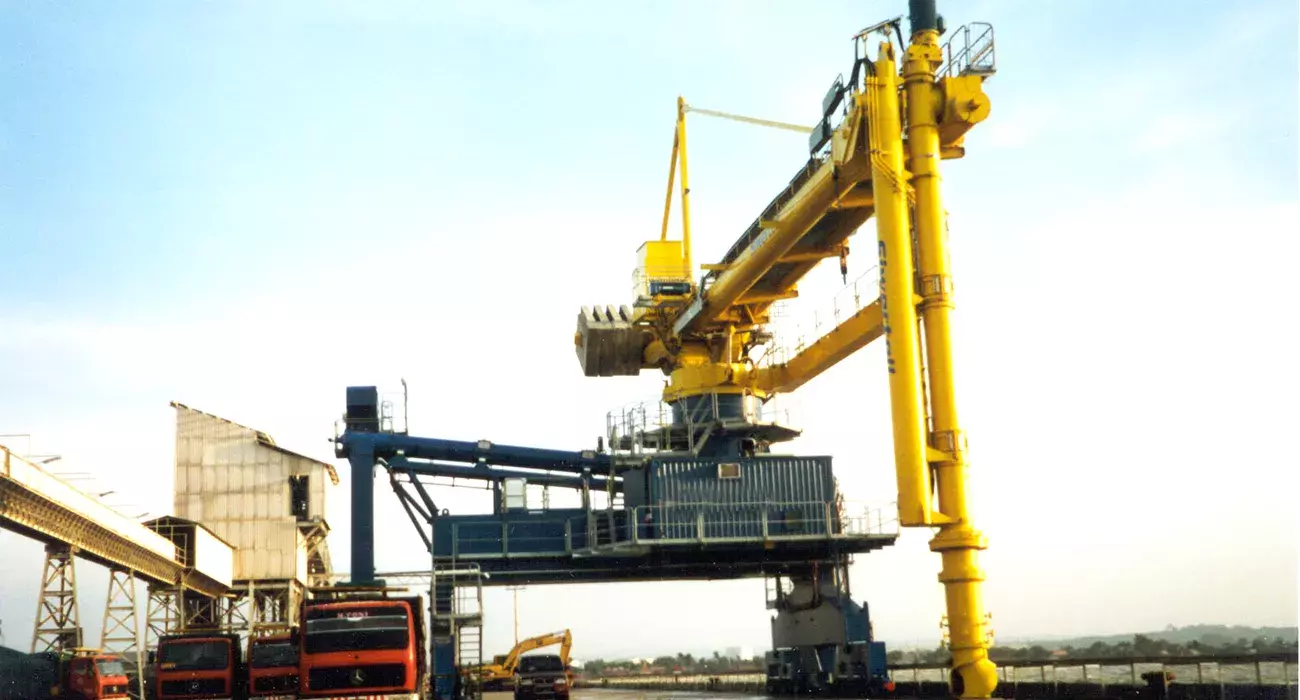 Yellow Siwertell Ship unloader for coal, Indonesia
