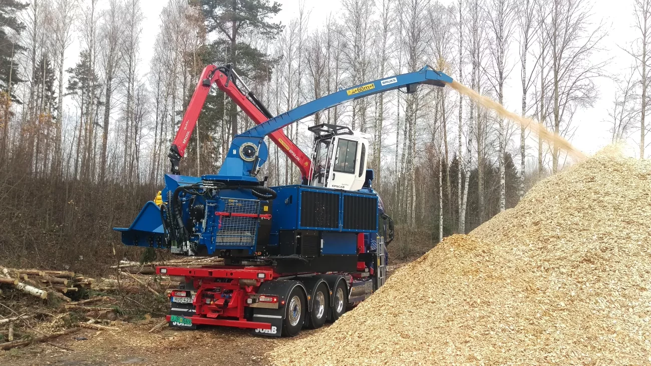 mobile chipper chipping
