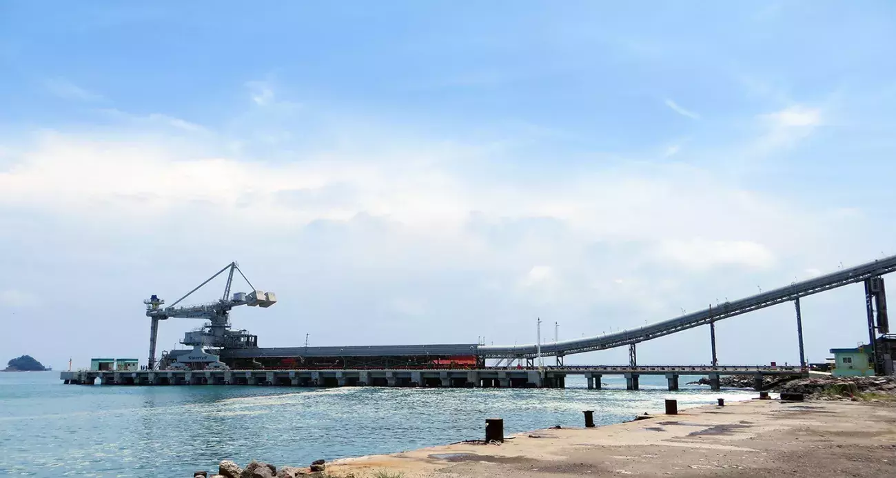 Siwertell ship unloader in Indonesia