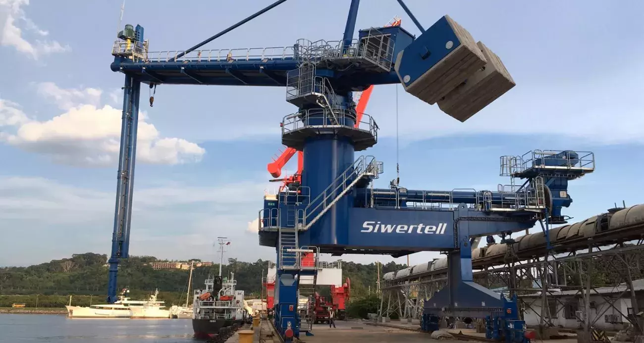 Siwertell ship unloader in Indonesia